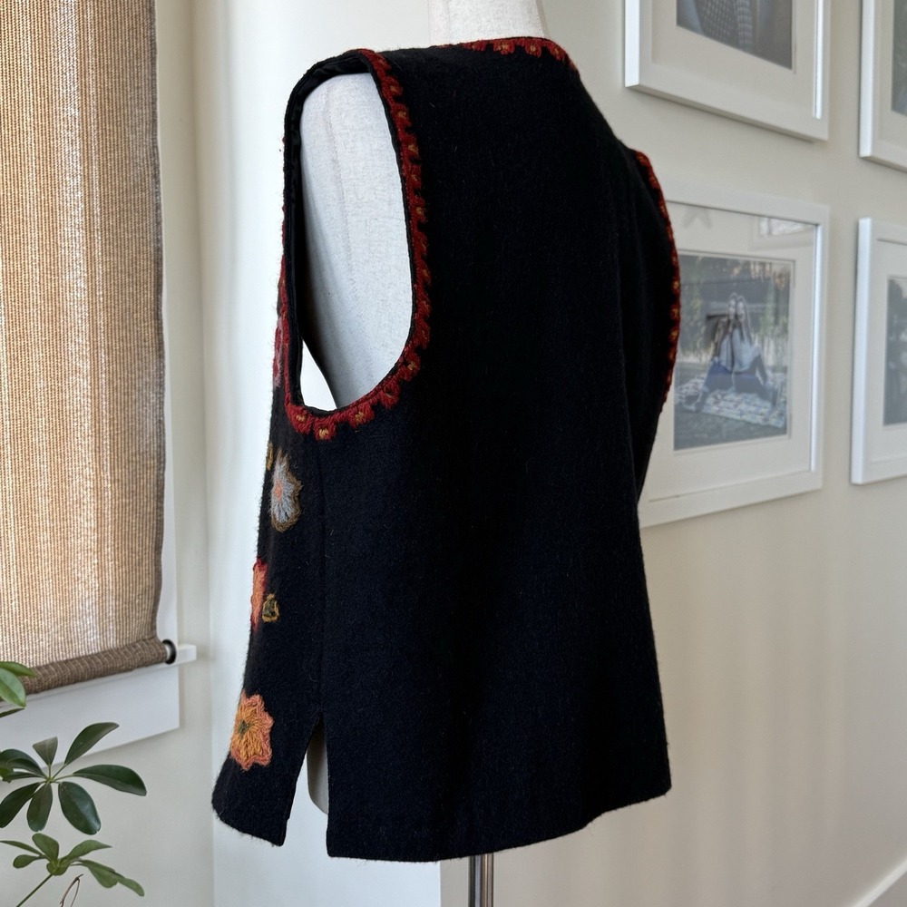 VTG French Connection Womens' Medium Vest Wool Blend Floral Embroidered Black - Picture 6 of 10
